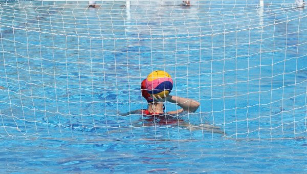 РЕАКЦИЈА О КОЈОЈ ПРИЧА СВЕТ: Када су ватерполисткиње схватиле да су на њихов меч дошли ПРАВИ навијачи... (ВИДЕО)