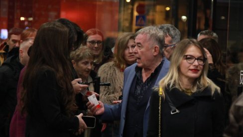 Mima Karadžić uslikan sa mladom lepoticom (FOTO)