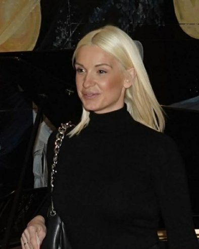 МАЈКА АНЕ МИТ ЈЕ ПОЗНАТА ПЕВАЧИЦА: Сви кажу да веома личе, а неколико пута су професионално сарађивале (ФОТО)