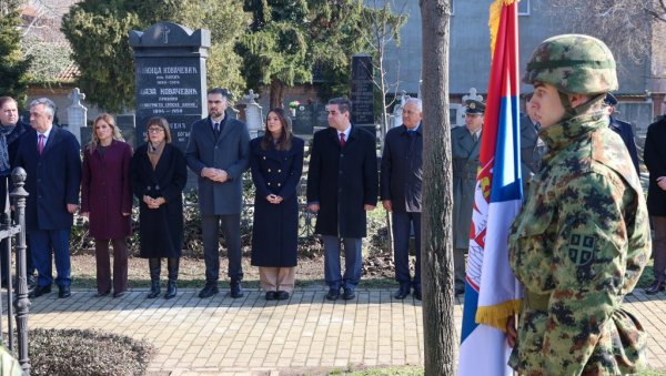 ОБЕЛЕЖАВАЊЕ ДВА ВЕКА ОД РОЂЕЊА СВЕТОЗАРА МИЛЕТИЋА: Положени венци на Успенском гробљу у Новом Саду