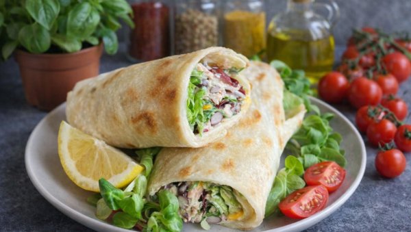 ТОРТИЉА СА ТУЊЕВИНОМ: Идеална за доручак или ужину за понети