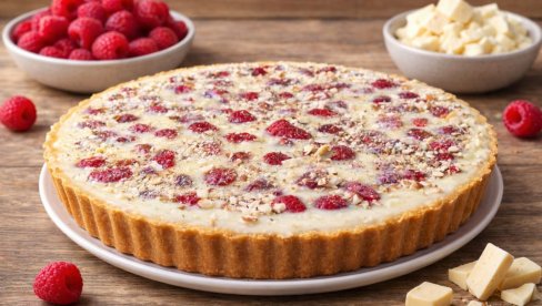 BRZA TORTA SA MALINAMA: Kremasta čarolija bez pečenja