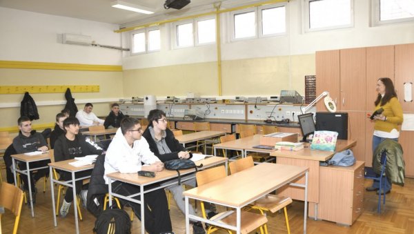ШКОЛА КОЈА УЧИ ЂАКЕ ЧАСОВИМА ЖИВОТА: Техничка школа ГСП - сигуран пут до сталног запослења