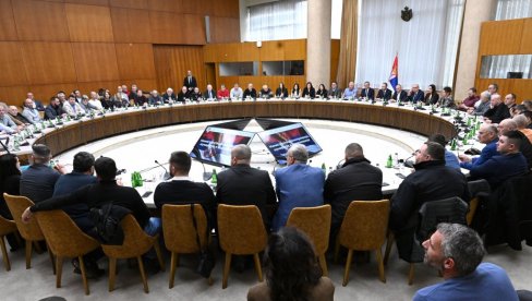 UKINUTI PRELEVMANI NA PRASAD, UVEDENI ZA MLEKO U PRAHU: Ispunjena dva od šest obećanja ministra Glamočića data poljoprivrednicima