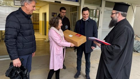 ДЕО НАГРАДЕ ДАР ЗА БЕБЕ: Александар Николић, лауреат „11. јануара“ и Епархија нишка донирали апарат УКЦ