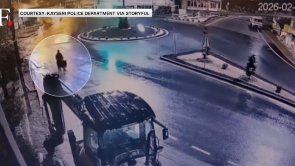 ОПЉАЧКАО ЗЛАТАРУ ВИЉУШКАРОМ, ПА ПОБЕГАО НА МАГАРЦУ: Овакву пљачку ни Холивуд не би смислио (ВИДЕО)