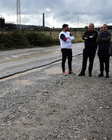 БОТУЊАНИ ОПЕТ ДИЖУ ГЛАС: У знак протеста мештани села окупили се јуче ујутро испред градилишта постројења