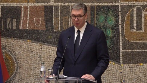 PROSEČNA PLATA U DECEMBRU BILA JE VEĆA OD 1.000 EVRA Vučić: Beograd, Novi Sad, Bor su najviši po platama