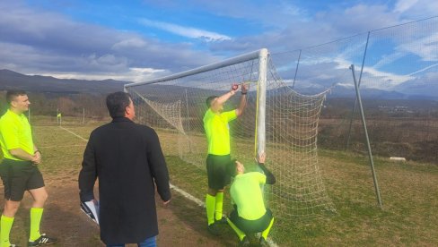 CEO SVET SE SMEJE HRVATIMA: Zbog ovoga je odložena fudbalska utakmica! (FOTO)