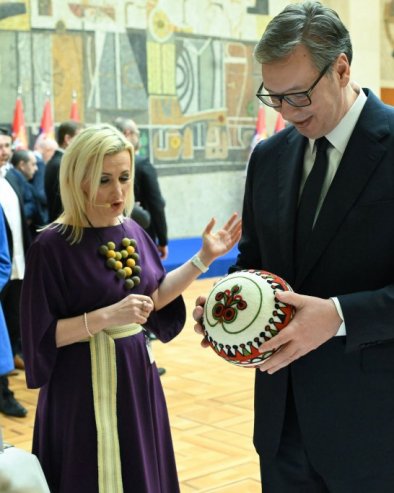 СРБИЈА ЈЕ НАЈСНАЖНИЈА ОНДА КАДА НЕ ЗАБОРАВЉА КО ЈЕ Вучић: Да јачамо женско предузетништво и преносимо знање које не сме да се изгуби