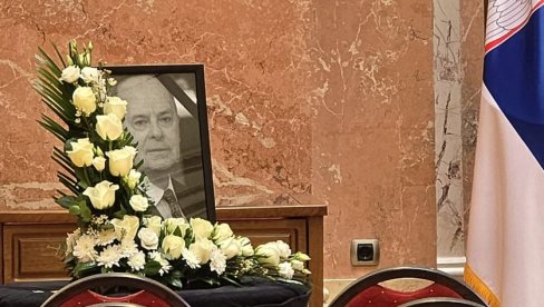 КОМЕМОРАЦИЈА ВЛАДИСЛАВУ ЈОВАНОВИЋУ: Председник Вучић се уписао у књигу жалости (ВИДЕО)