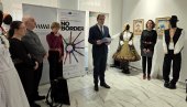 GRANICA KOJA NAS SPAJA : U Novom Sadu otvorena izložba narodnih nošnji i likovnih radova pet nacionalnih manjina u Vojvodini