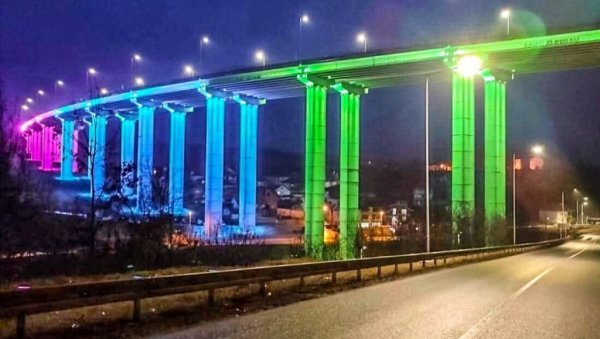 ТРАДИЦИОНАЛНА ПОДРШКА: Мост Врла мост у Владичином Хану у бојама Дана ретких болести