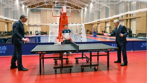 VUČIĆ SE OGLASIO IZ ASTANE: Igrao sam protiv najboljeg stonotenisera među političarima (FOTO)