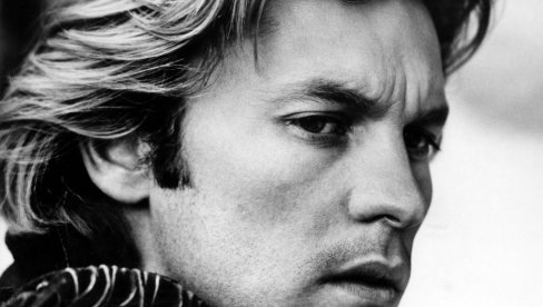 НИЈЕ БИЛО ЛЕПШЕГ ГЛУМЦА ОД ЊЕГА, АЛИ НИ ВЕЋЕГ СКАНДАЛ МАЈСТОРА: Одвео у кревет Мика Џегера и његову жену, па скончао трагично