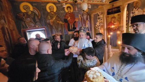 PROTERUJU MONAHE DA PREOTMU I NAŠE CRKVE: Kurtijev zakon o strancima pogađa sveštenstvo spc i instrument je verskog rata