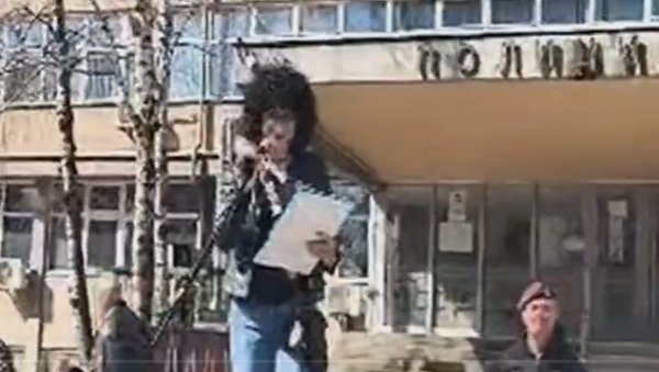 МОНСТРУОЗНО: Блокадери  на скупу у Краљеву позивају на убиство Вучића (ВИДЕО)