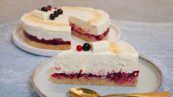 ПИСТАЋ ЧИЗ СА ШУМСКИМ ВОЋЕМ: Савршен баланс кремастог, воћног и хрскавог