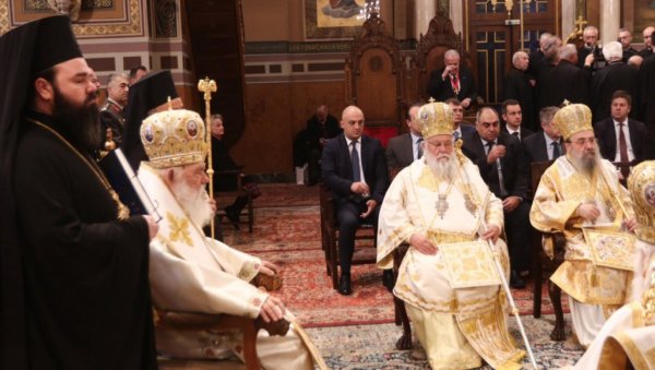 СВЕ ПРАВОСЛАВНЕ ОЧИ УПРТЕ У АТИНУ: Наш амбасадор уз грчку елиту, молитве за српски народ запалиле друштвене мреже! (ФОТО)