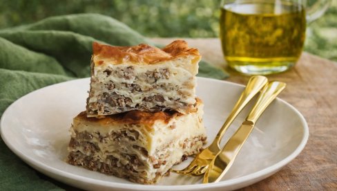 СОЧНА ПИТА СА КРОМПИРОМ И МЕСОМ: Мирис дома који осваја