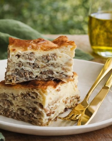 СОЧНА ПИТА СА КРОМПИРОМ И МЕСОМ: Мирис дома који осваја