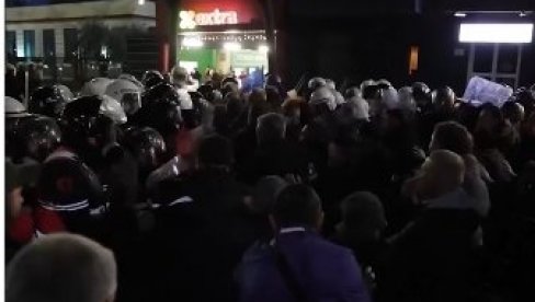 HAOS U TIRANI: Albanci zasuli Molotovljevim koktelima vilu Envera Hodže, traže glavu Edija Rame!