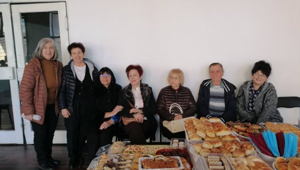 ХУМАНИТАРНА ИЗЛОЖБА У ЋУПРИЈИ: Славски колачи и рукотворине „Нашег златног доба“ (ФОТО)