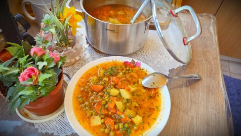 РЕЦЕПТ ЗА ПОСНИ ГРАШАК: Ручак за почетак недеље (ВИДЕО)