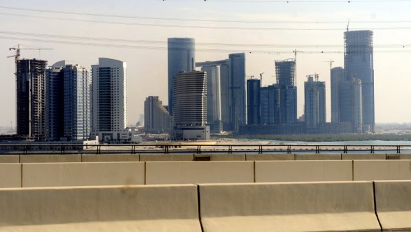 АМБАСАДА СРБИЈЕ У ЕМИРАТИМА УПОЗОРИЛА НА ПРЕВАРУ: Апел грађанима да не деле личне податке путем телефона