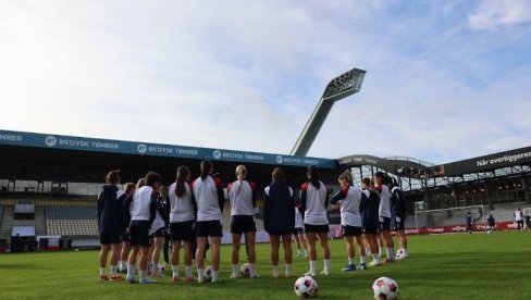 ОВО СУ ЧЕКАЛЕ ЦЕЛОГ ЖИВОТА! Српске фудбалере крећу на најважније путовање у својој историји