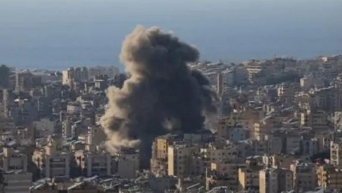 ОГРОМНА ЕКСПЛОЗИЈА У БЕЈРУТУ: Дижу се густи облаци дима (ВИДЕО)