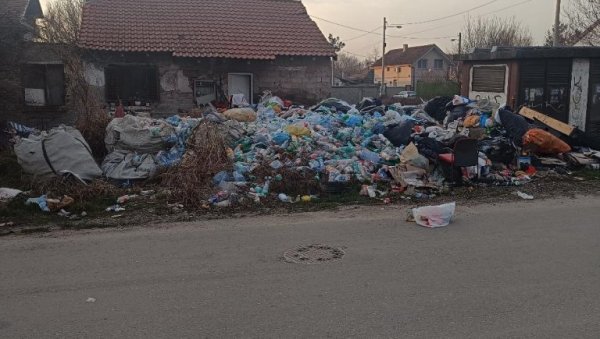 ГОМИЛЕ СМЕЋА ДУЖ УЛИЦЕ: Дивља депонија у Крњачи није санирана ни пет година после пријаве
