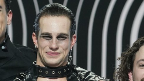 Певач Лавине скинуо шминку - и нико не верује да је то ИСТА особа (ФОТО)