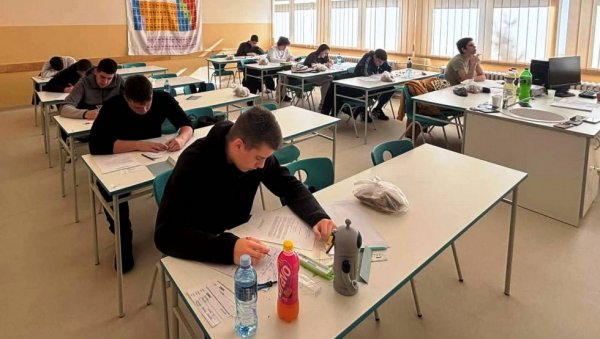 ГЕРМАН И ВУК НАЈБОЉИ: Параћинским гимназијалцима прва места на Окружном такмичењу