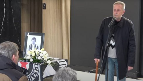 EMOCIJE KULJALE U HUMSKOJ: Potresna komemoracija legendi FK Partizan (VIDEO)