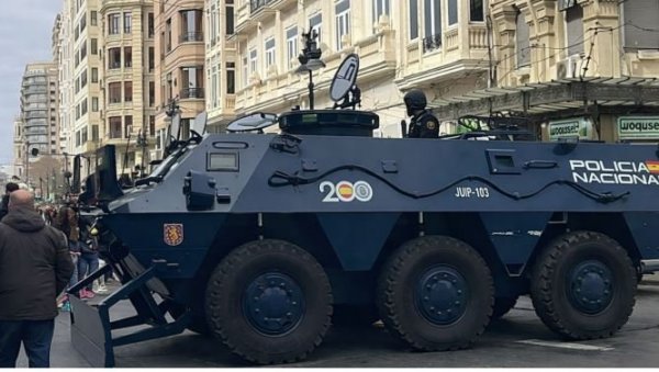 НИВО УЗБУНЕ У ВАЛЕНСИЈИ ПОДИГНУТ НА 4: Оклопна возила штите посетиоце фестивала