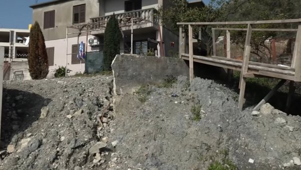 ЧЕТИРИ ГОДИНЕ АГОНИЈЕ: Због неодговорног инвеститора, Самарџићи из Кумбора живе у небезбедној кући