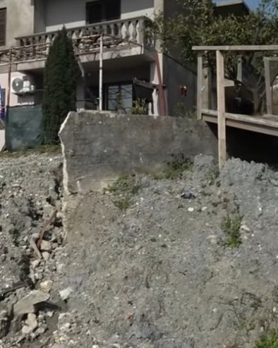 ЧЕТИРИ ГОДИНЕ АГОНИЈЕ: Због неодговорног инвеститора, Самарџићи из Кумбора живе у небезбедној кући