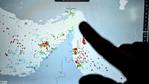 EKSPLOZIJA U ORMUSKOM MOREUZU: Britanski brod pogođen nepoznatim projektilom