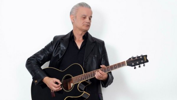 ВАЖНО ЈЕ ДА МУЗИКА НЕ БУДЕ САМО АМБАЛАЖА: Певач о самозваним иконама и феномену Јакова Јозиновића (ФОТО)