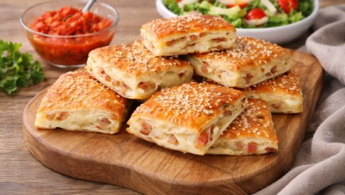 ПОГАЧИЦЕ СА СЛАНИНИЦОМ: Мекане, мирисне и савршене за доручак