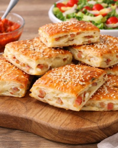 ПОГАЧИЦЕ СА СЛАНИНИЦОМ: Мекане, мирисне и савршене за доручак