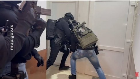 UHAPŠENO 9 PRIPADNIKA OKG: Krijumčarili više od 70 migranata ka Mađarskoj (VIDEO)