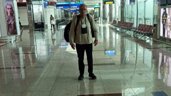 СТРЕПЊА ДУГА 12 САТИ: На аеродром Никола Тесла слетео авион из Дубаија у коме је евакуисан и новинар Новости