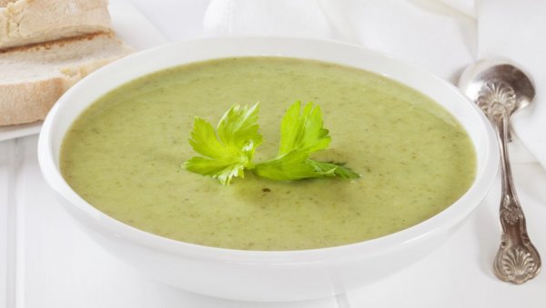 ЈЕДНОСТАВНА, А УКУСНА И ЗДРАВА: Крем чорба од целера
