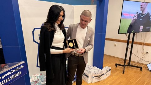 КАД СУДИЈА МЕСИНА СРПКИЊАМА ЧЕСТИТА 8. МАРТ: Даме активне у спорту добиле занимљив поклон у Зрењанину