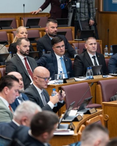 КЛАНОВЕ СТЕ ВИ ПОДМИРИВАЛИ! Tензије у Скупштини због предложених закона о унутрашњим пословима и АНБ