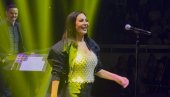 ОДУШЕВИЛА ЛОЗНИЦУ: Цеца Ражнатовић у несвакидашњем стајлингу запевала највеће хитове (ФОТО)