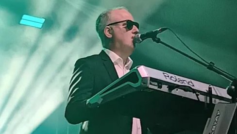 МУЗИЧКА ЉУБАВ У СРЦУ ШУМАДИЈЕ: Саша Матић певао у Крагујевцу за Дан жена (ФОТО)