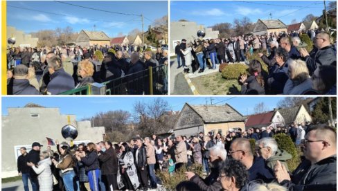 NAROD ČEKA VUČIĆA: Građani Crvenke se okupili da pozdrave predsednika (FOTO)